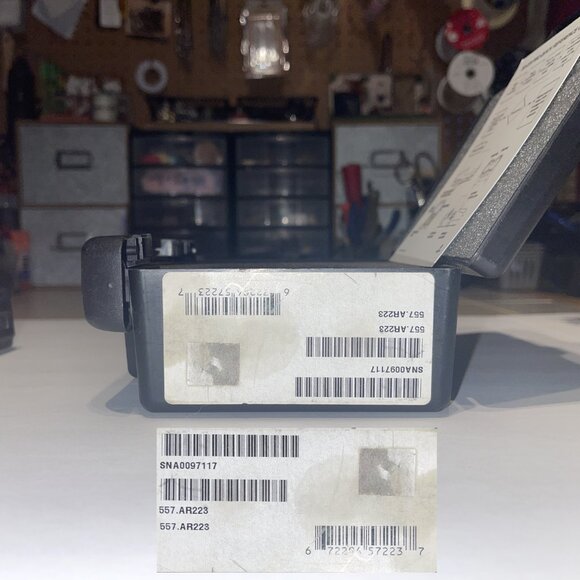 EOTech 557.AR223 Holographic Sight – Excellent Condition – Box & Manual Included - Picture 7 of 8